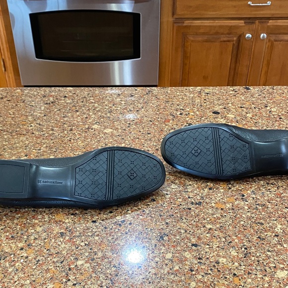Naturalizer Black Leather Comfort Shoes - Picture 4 of 5